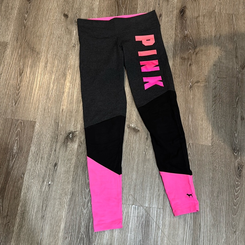 VS, Pink leggings.